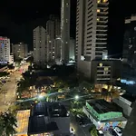Cartagena-Bocagrande Apartamento luminoso, cómodo, moderno, ubicado en uno de los mejores sitios de Cartagena, a una cuadra de la playa , rodeado de diversos restaurantes, ideal para parejas, familias, amigos, planes de trabajo
